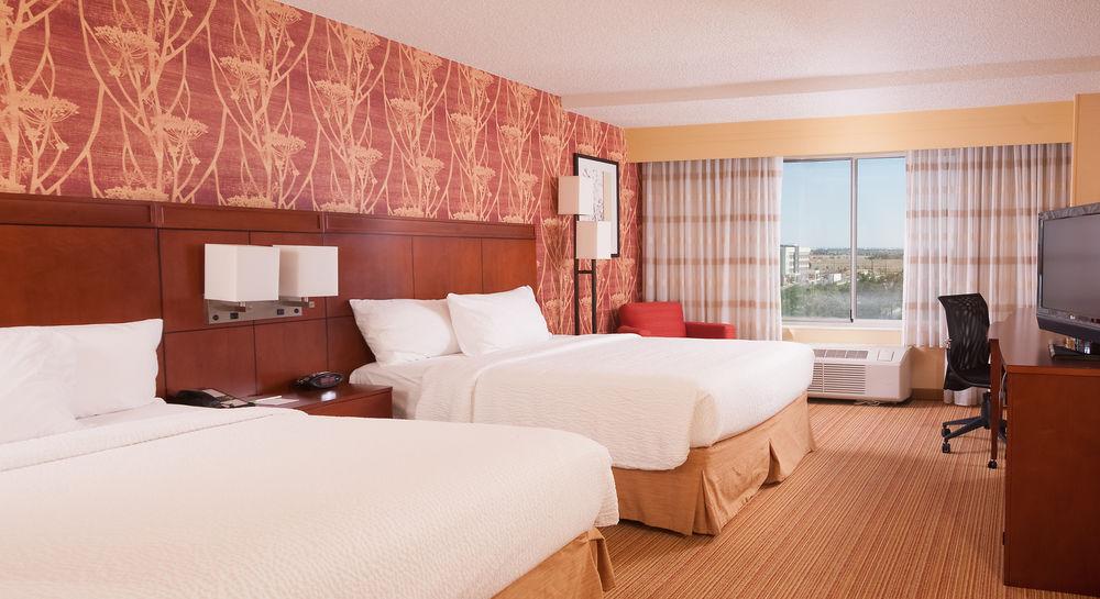 Courtyard By Marriott Denver Airport Экстерьер фото