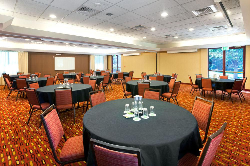 Courtyard By Marriott Denver Airport Экстерьер фото
