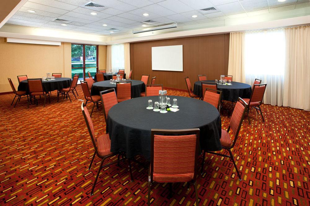 Courtyard By Marriott Denver Airport Экстерьер фото