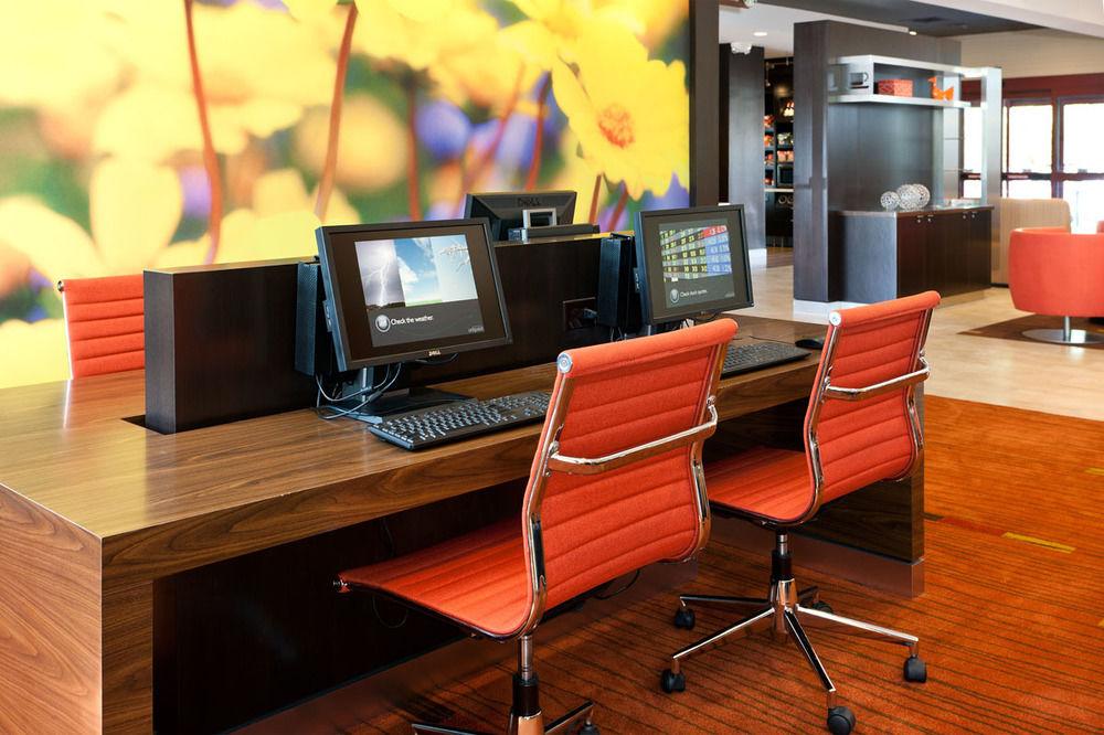Courtyard By Marriott Denver Airport Экстерьер фото