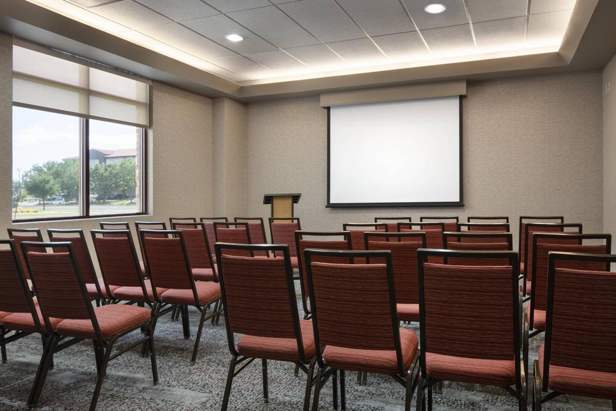 Courtyard By Marriott Denver Airport Экстерьер фото