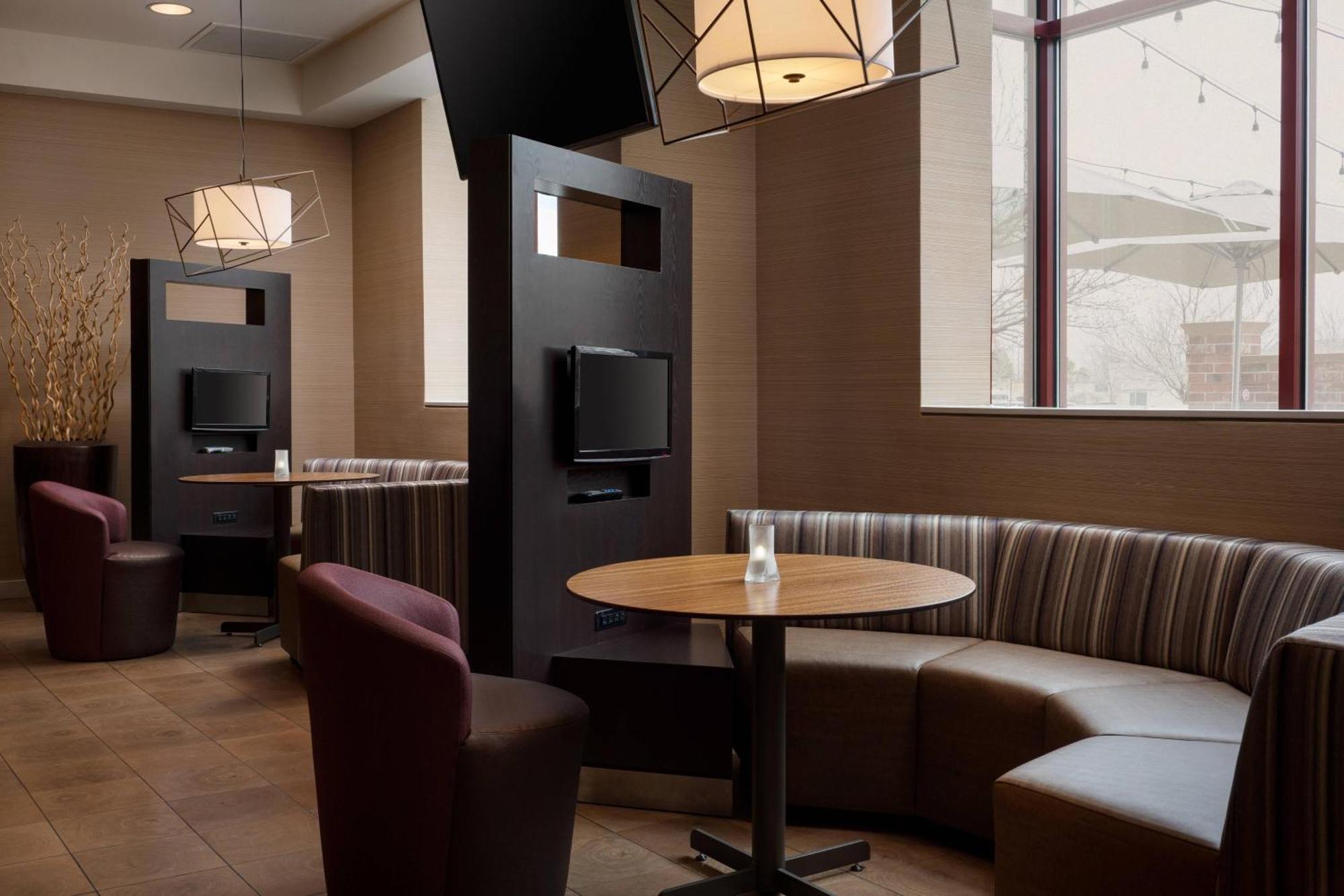 Courtyard By Marriott Denver Airport Экстерьер фото