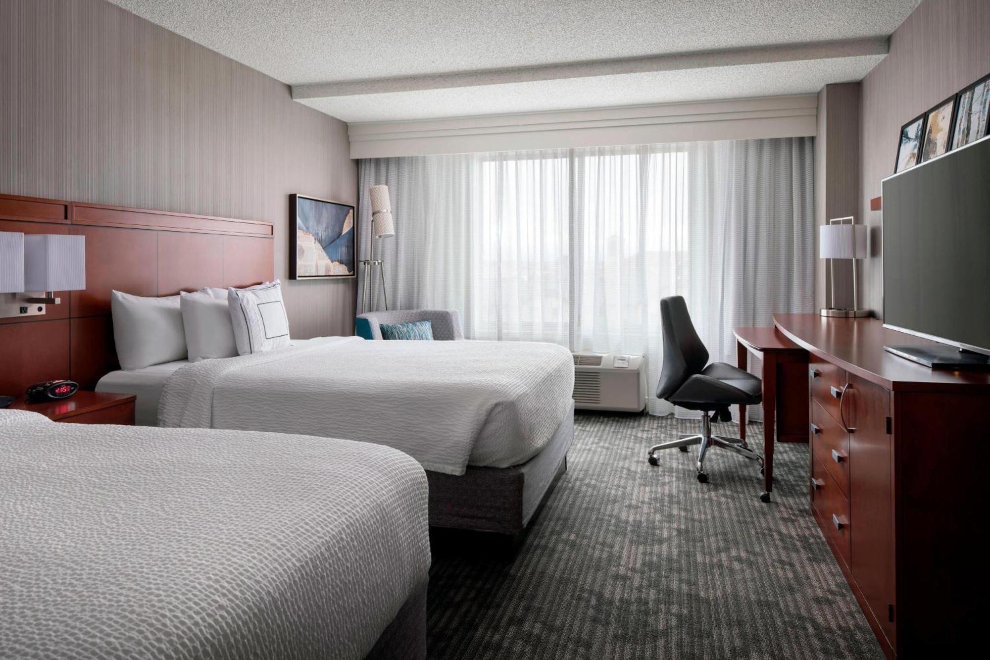 Courtyard By Marriott Denver Airport Экстерьер фото