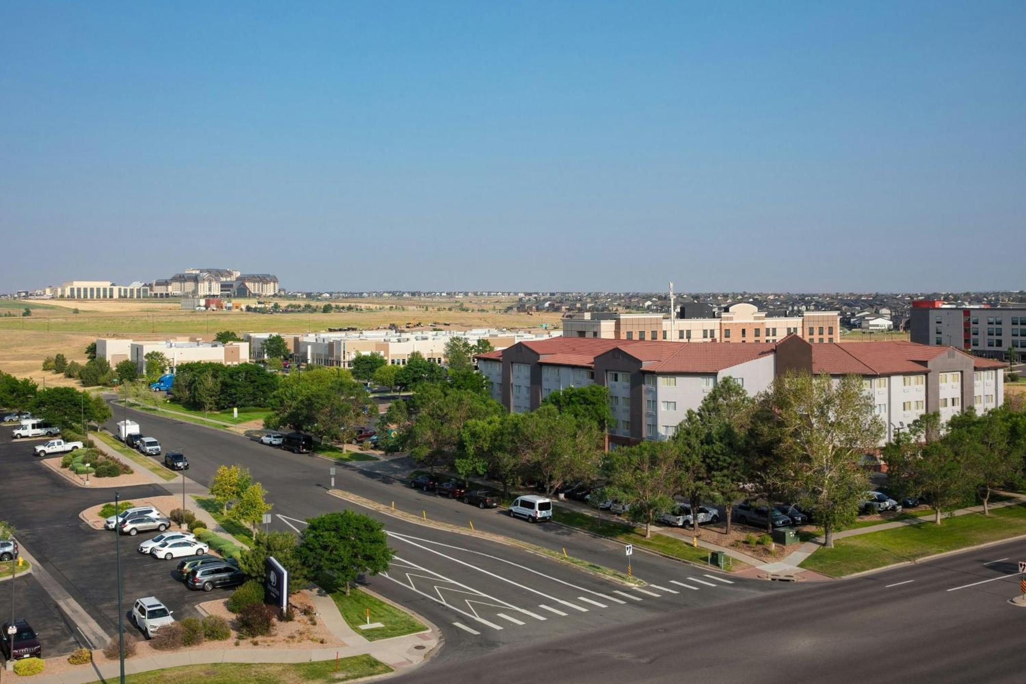 Courtyard By Marriott Denver Airport Экстерьер фото