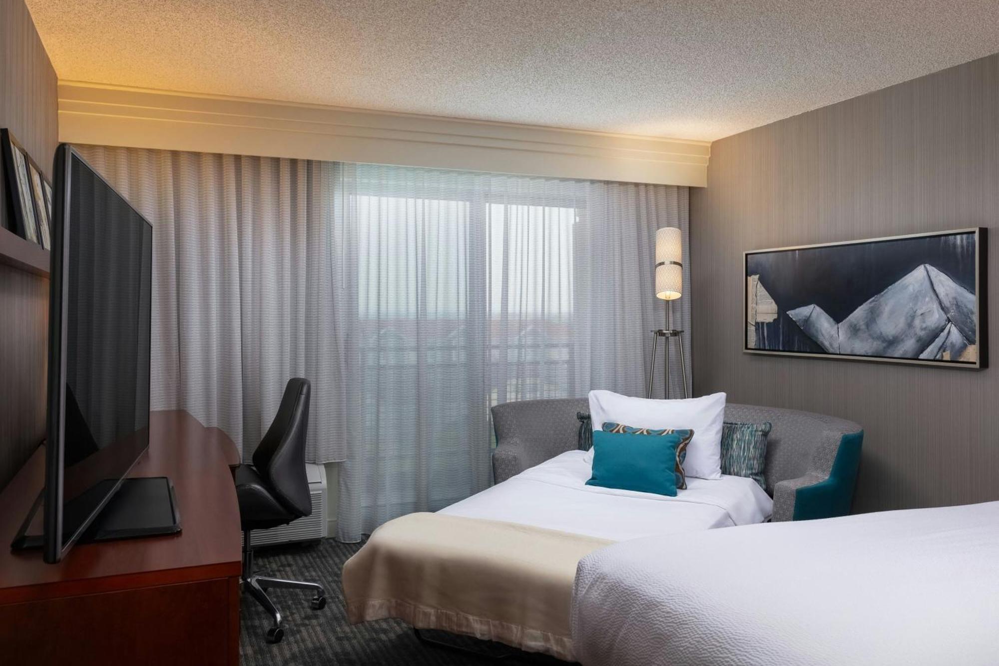 Courtyard By Marriott Denver Airport Экстерьер фото