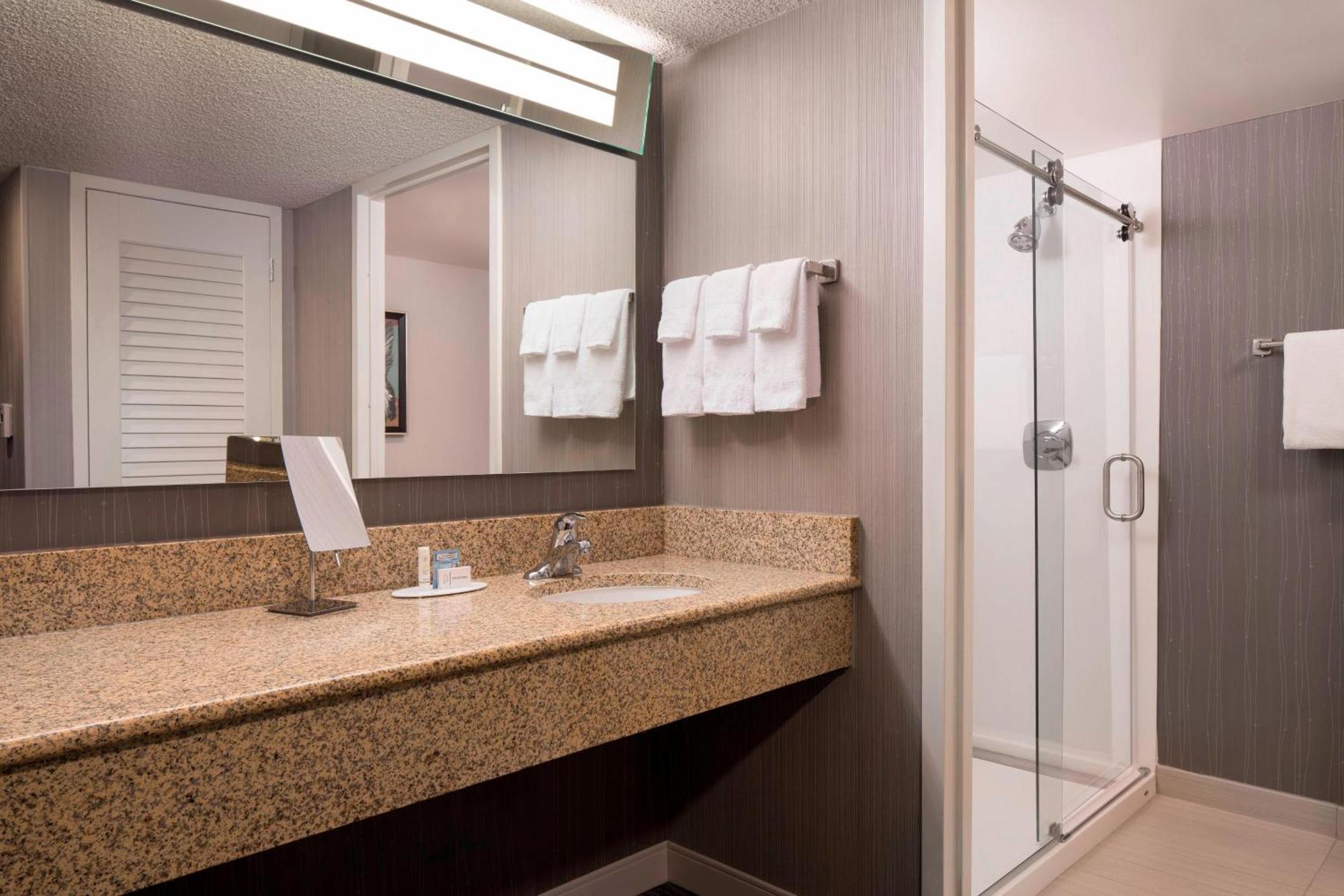 Courtyard By Marriott Denver Airport Экстерьер фото