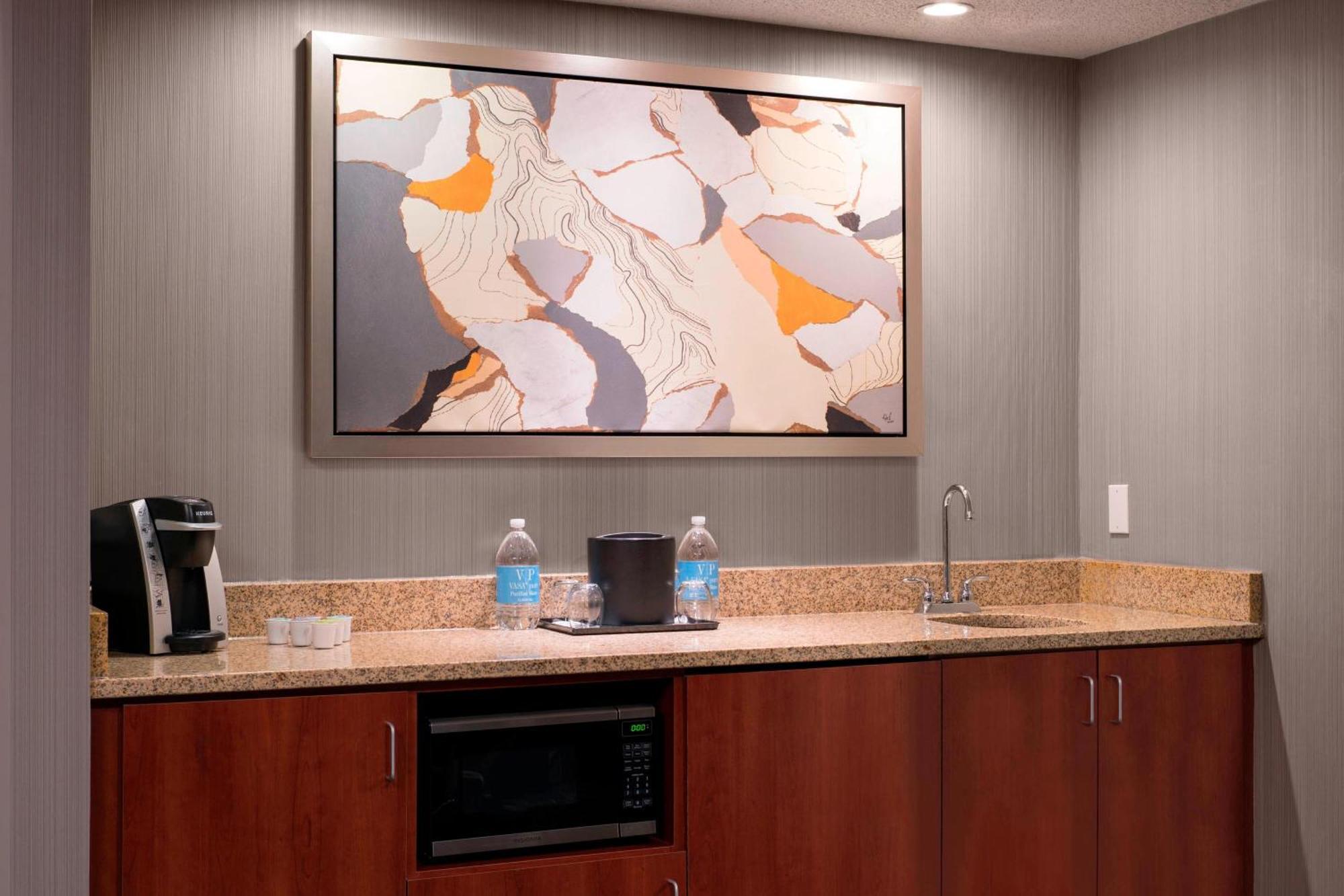 Courtyard By Marriott Denver Airport Экстерьер фото
