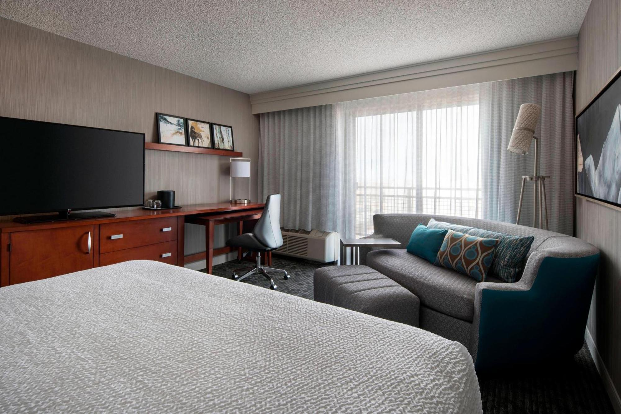 Courtyard By Marriott Denver Airport Экстерьер фото