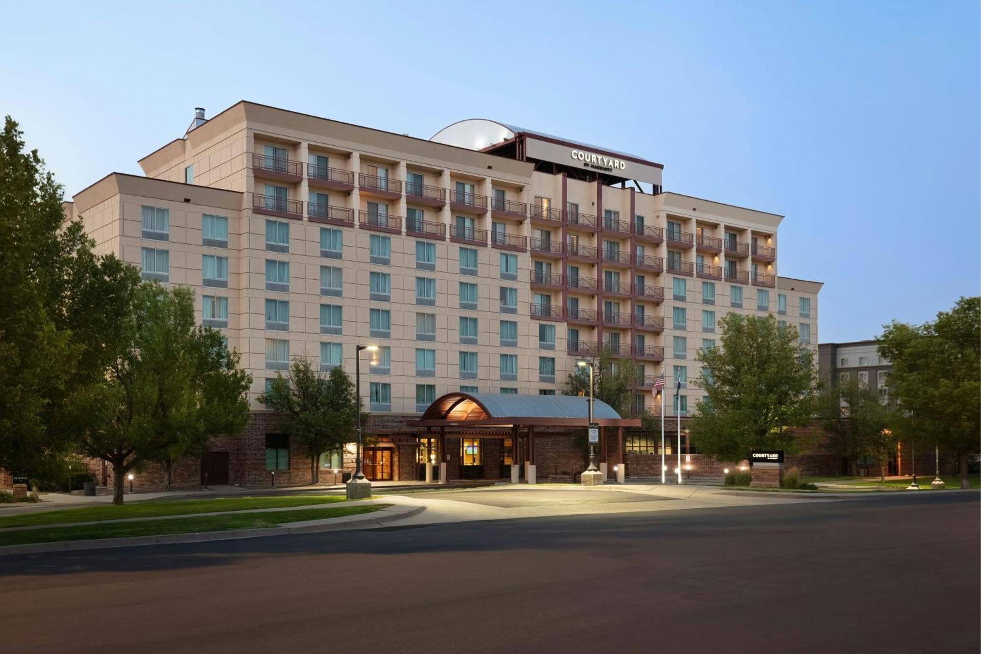 Courtyard By Marriott Denver Airport Экстерьер фото